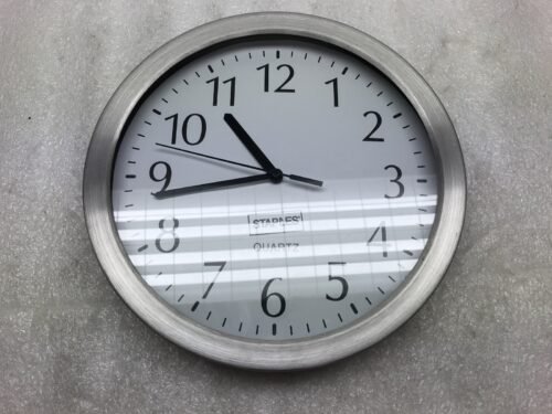 Staples Wall Clock Plastic 12" Diameter (No Day & Date) Glass Face Grey No Batt
