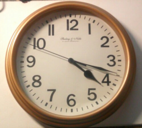 Sterling And Noble Quatrz Wall Clock Mfg Gold Plastic 8.78 Inch used works