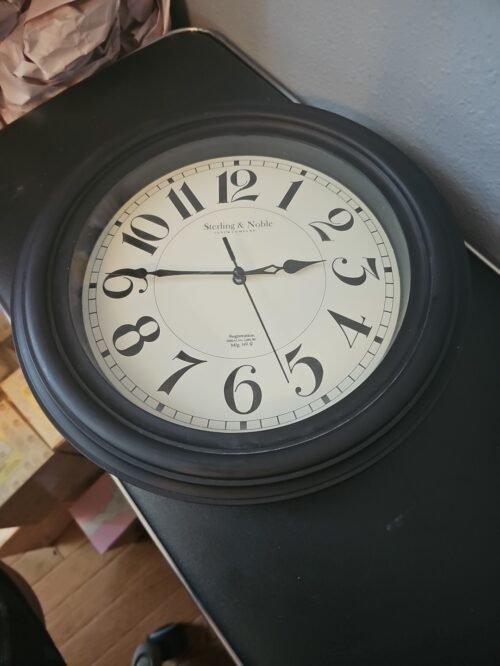 Sterling & Noble Clock Company Battery Operated 8.5" Wall Clock No. 9 Works !