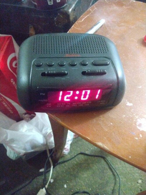 Sunbeam Hospitality AM FM Alarm Black Clock Radio Model #89014