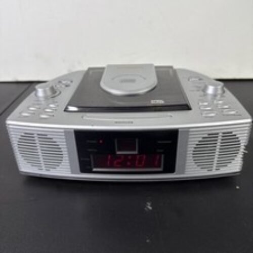 Sylvania AM/FM CD Stereo Clock Radio Silver SCR4966 Tested* Minor Front Chip
