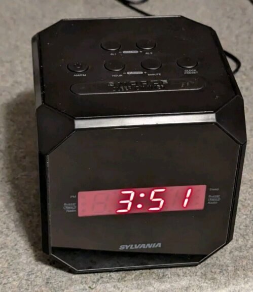 Sylvania SCR1420-BLACK Cube Alarm Clock Radio, Am/FM, 12hr Clock, W/Snooze