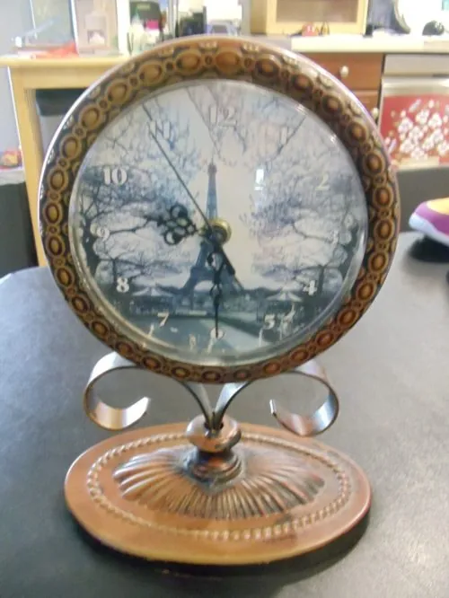 Table Clock AA Battery Operated Eiffel Tower Paris France