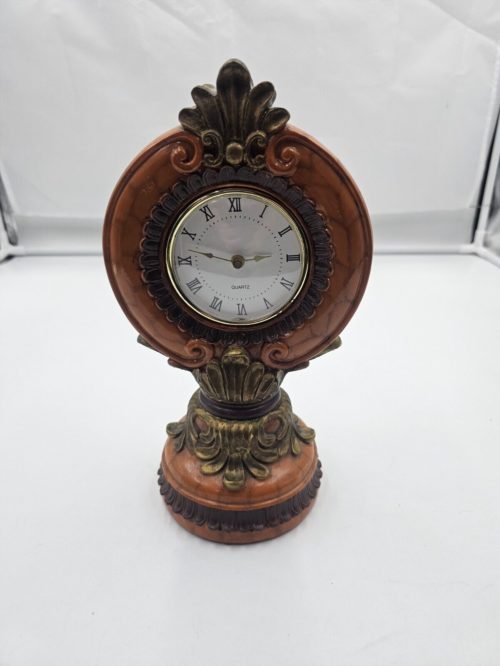Table clock or desktop clock, battery operated working
