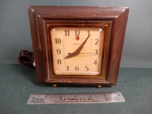 Telechron 3H97 Synchronous Wooden Clock Running Good Condition "The Vassal"