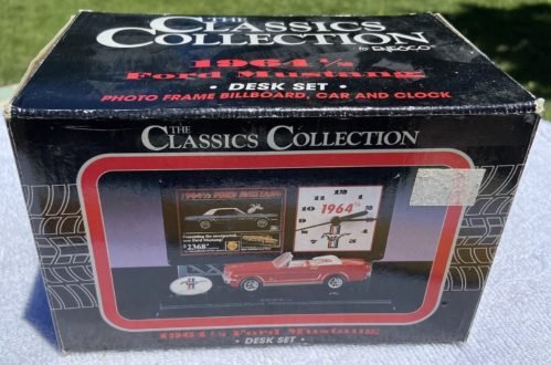 The Classics Collection by Enesco 1964 1/2 Ford Mustang Desk Set clock-car-photo