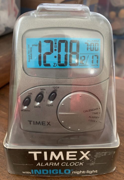 Timex Alarm Clock With Indiglo Night-Light 3522T Battery Powered NEW