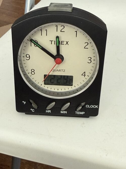 timex am/fm radio alarm clock, Battery Operated