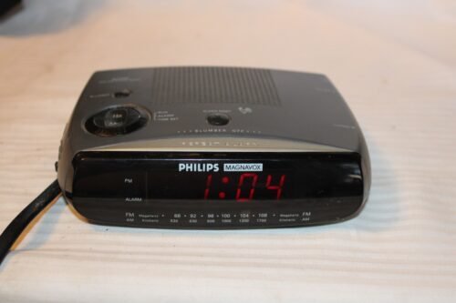 Timex Dual Alarm Clock T118B with and LED Night Light EUC, Works