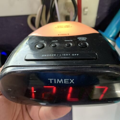 Timex Dual Alarm Clock T118B with and LED Night Light EUC, Works Used