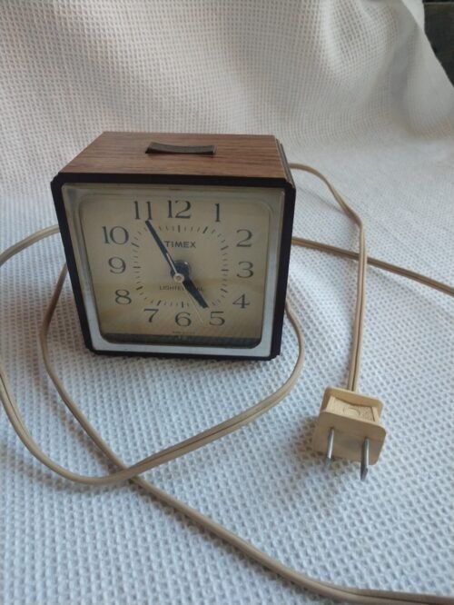 Timex Electric Alarm Clock Model 7430-4 Lighted Dial Brown USA Vintage WORKS!