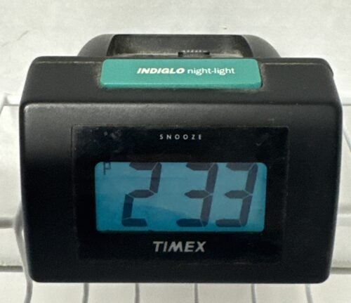 Timex Indiglo Blue Night Light Travel Vintage Alarm Clock 1 AA Battery Operated