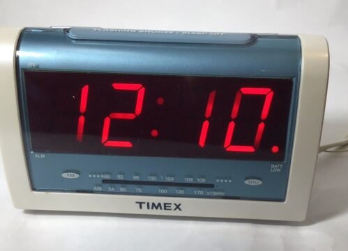 TIMEX. Model T256 JUMBO Display And Buttons 4 Seeing Impaired Alarm Clock Radio