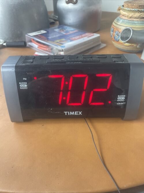 Timex T235Y Double Alarm AM/FM Clock Radio Black w/ Jumbo Red Numbers TESTED