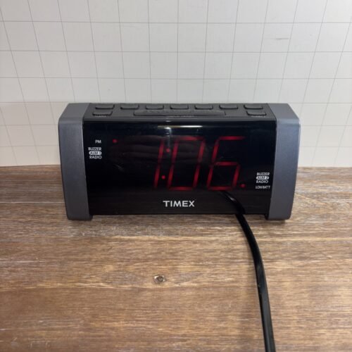 Timex T235Y Double Alarm AM/FM Clock Radio Black w/ Jumbo Red Numbers TESTED