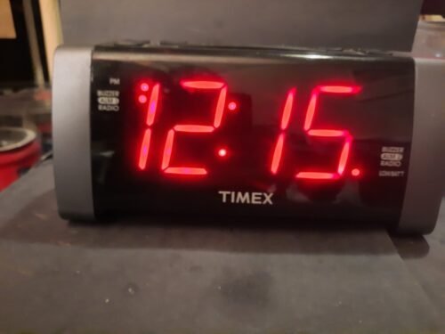 Timex T235Y Double Alarm AM/FM Clock Radio Black w/ Jumbo Red Numbers TESTED