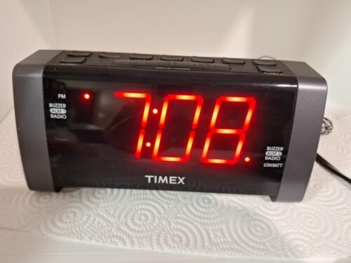 Timex T235Y Double Alarm AM/FM Clock Radio Tested Works.
