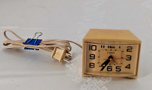 Timex Vintage 7369a Alarm Clock USA 120v Waterbury CT Old Bedroom Dial