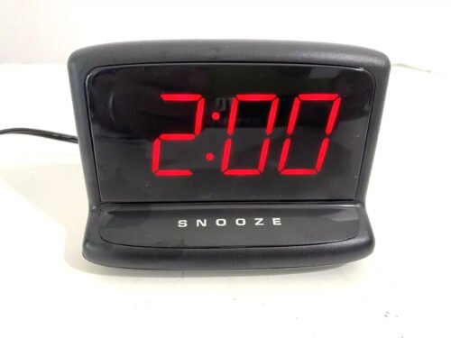 Travel Alarm Clock Battery Operated Analog 12 Hours Easy to Set Smart Design