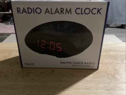Tzumi Radio Alarm Clock- NEW IN BOX- Large To Read Numbers ~ Black T8