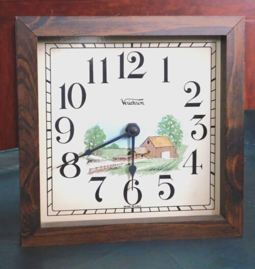 VERICHRON, Harris & Mallow, 9" Wall Clock Farm Barn County Scene exc working Cdn