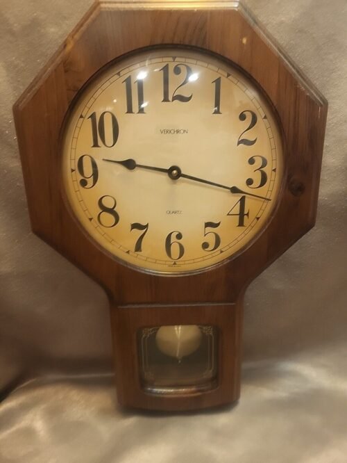 Verichron Quartz Pendelum Wall Clock Vintage Made In U.S.A. Works Great