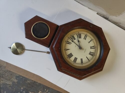 VINTAGE-Verichron Quartz With Pendulum Wall Clock 21" x 14" x 4" untested