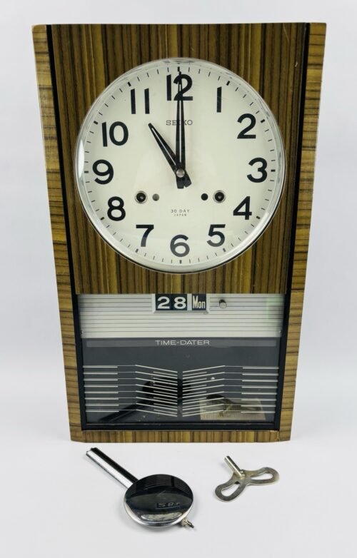 Vintage 1960s SEIKO 30 DAY Winding Wall Clock & Calendar w/Key NEEDS REPAIR