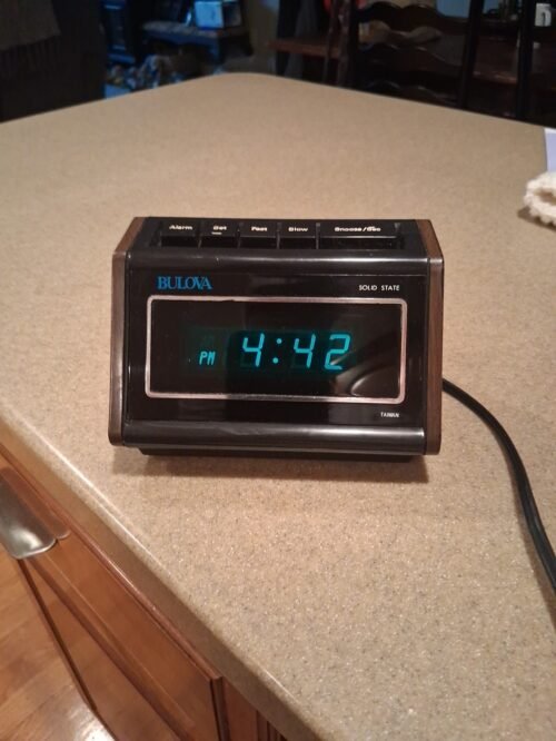 Vintage 1970s Bulova Solid State Digital Alarm Desk Clock Woodgrain B5021 READ