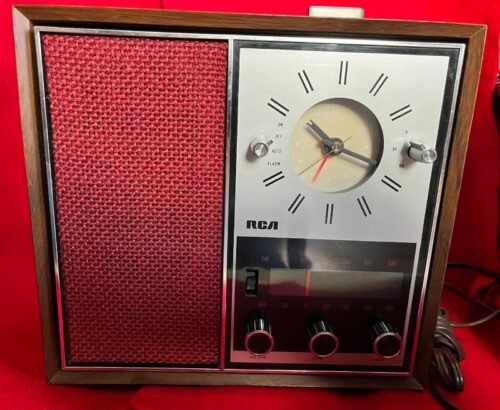 Vintage 1970's Walnut Color RCA Alarm Clock Radio WORKS PLEASE READ