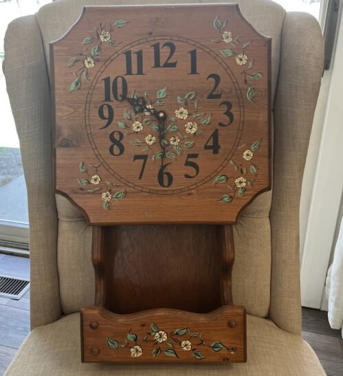 Vintage 1979 Rustic Country Wooden Wall Clock w Floral Design, Decor/Plant Cubby