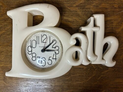 Vintage 1983 New Haven Quartz Bath Wall Clock Plastic Mold Made In USA Works