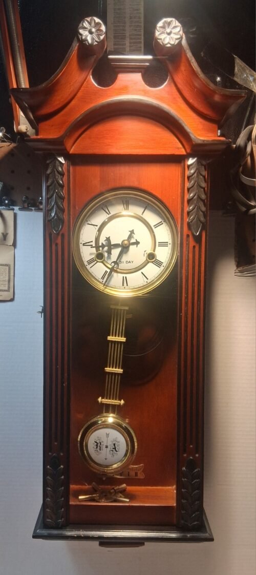 Vintage 31-day Chiming Mechanical Wind-up Pendulum Colonial Wall Clock