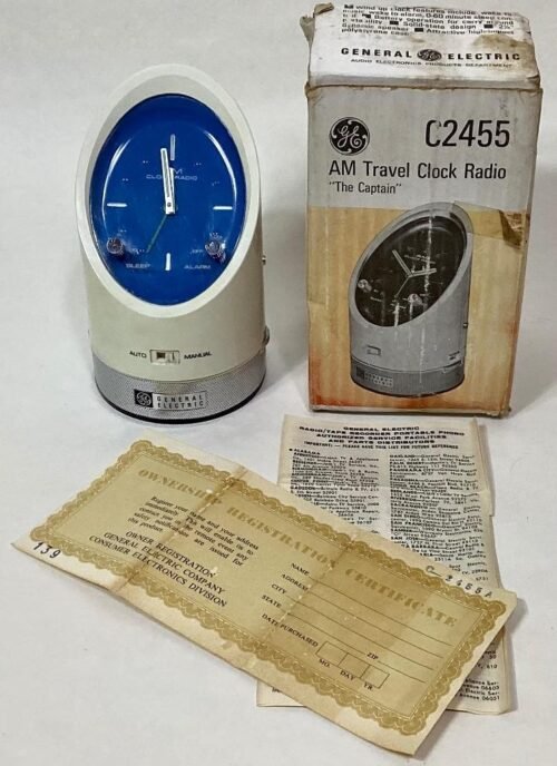 vintage 70's General Electric GE The CAPTAIN C2455 space-age TRAVEL RADIO 15pix