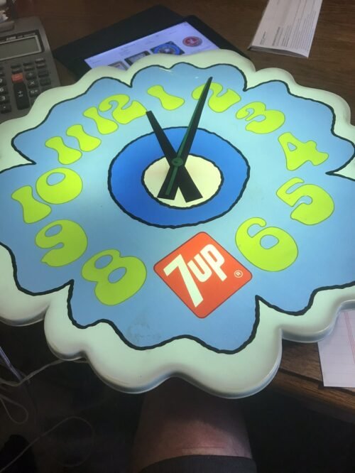 Vintage 7 Up Soda Pop Retro Hippy Hippies Wall Clock Everbrite Lights Up Runs