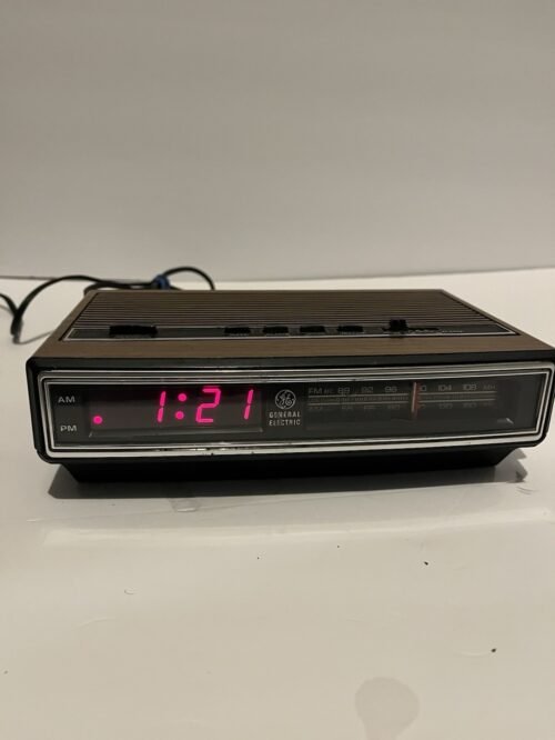 Vintage 80’sGeneral Electric Model 7-4625F Digital Alarm Clock AM/FM Radio Works