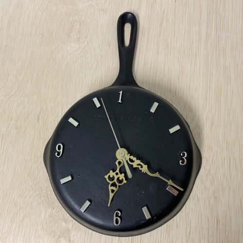 Vintage 8" Cast Iron Skillet Frying Pan Kitchen Clock Black Gold Battery Operate