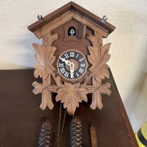VINTAGE 8 DAY GERMAN CUCKOO CLOCK - UNTESTED - FOR PARTS OR REPAIR