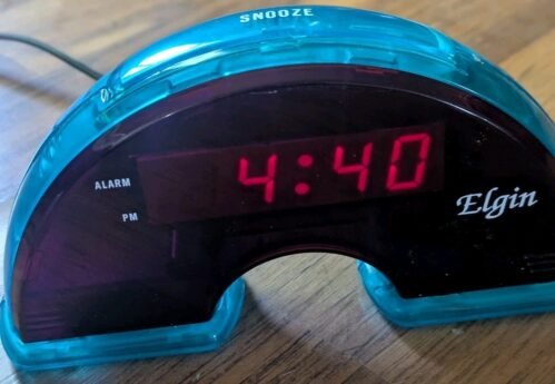Vintage Advance Rainbow Shape Digital Elgin 3154 Alarm Clock Blue