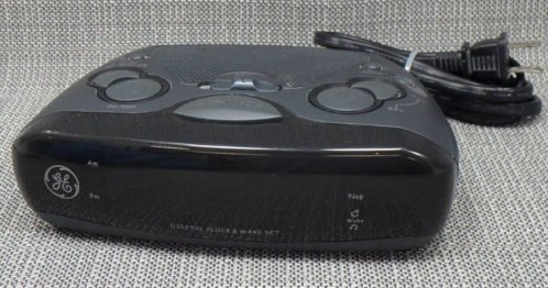 Vintage AM/FM Alarm Clock Radio GE GREEN LCD Digital Model NO 7-4837C Retro Gray