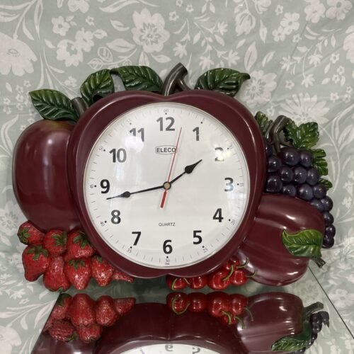Vintage Apple Hanging Clock 16w12t Plastic Works Battery Operated Quartz