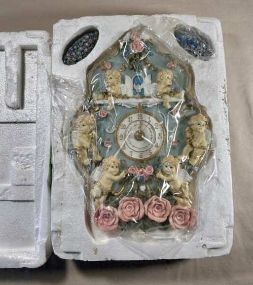 Vintage BRAND NEW 3D Cherub Angel Roses Hanging Chime Wall Clock Mint Cond.