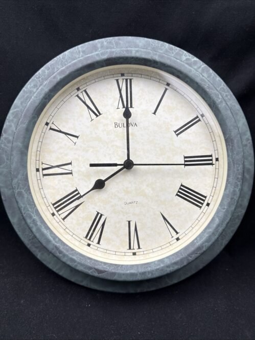 Vintage Bulova Modern Metal Quartz Wall Clock Pre-owned. EUC C4152