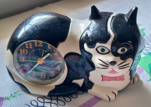 Vintage Cat Alarm Clock Meow SOUNDS Green Light Up Eyes RARE 1989-AS IS