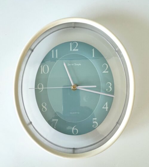 Vintage DANIEL DAKOTA Oval Wall Clock Quartz Blue White 1980s-90s Battery 12”
