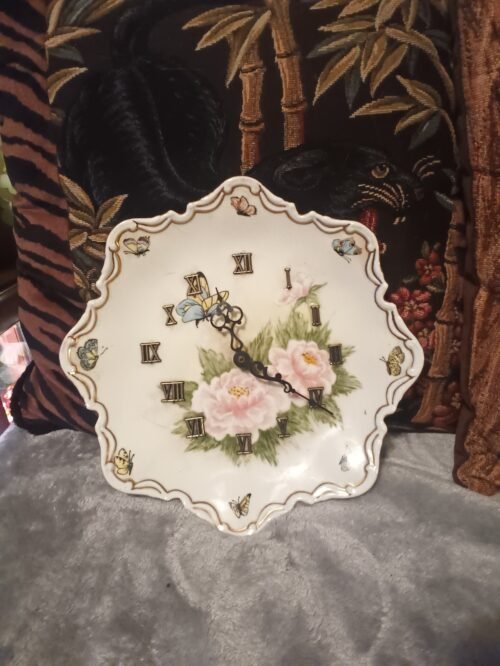 Vintage decorative butterfly,floral ornate plate clock,works.