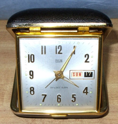 VINTAGE ELGIN MANUAL WIND DAY / DATE TRAVEL ALARM CLOCK