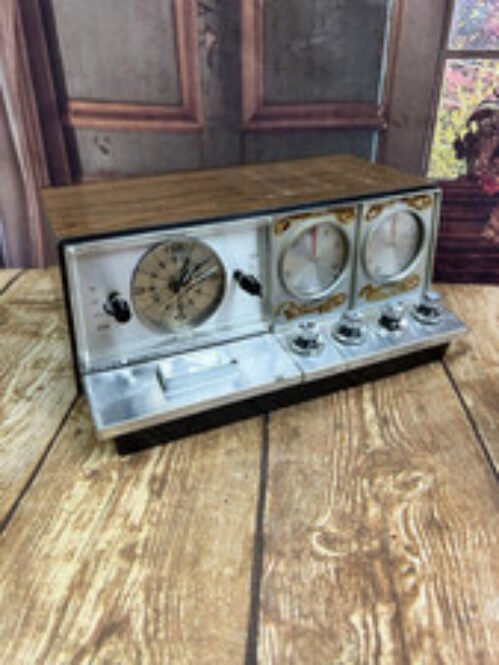 Vintage ELGIN R2700 Alarm Analog Clock Radio AM FM Made in Japan Model R-2700