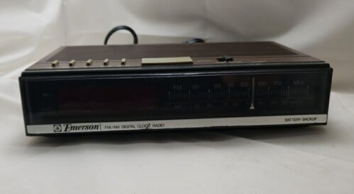 Vintage Emerson AM/FM Digital Alarm Clock Radio RED5511 Wood Grain *Tested*