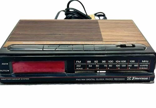 Vintage Emerson FM/AM Electronic Digital Clock Radio RED5520 80s Wood Grain
